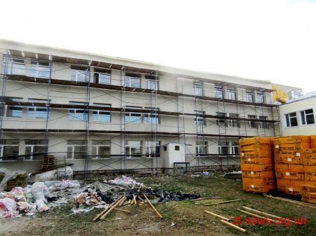 В Олевській гімназії за кошти ДФРР вже замінили покрівлю та утеплюють фасад