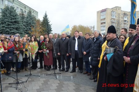 У Житомирі відкрили перший в Україні пам’ятник Олегу Ольжичу