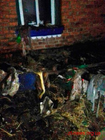 На Житомирщині чоловік після сварки з коханою підпалив її хату