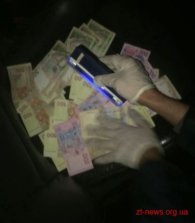 На Житомирщині із хабарем затримали держслужбовця регіонального Держгеокадастру