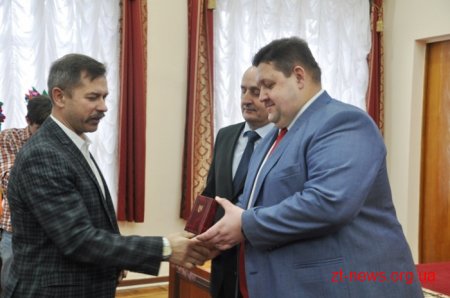 13 жителів області отримали ордени, почесні звання та відзнаки на сесії обласної ради