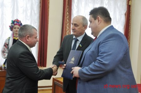 13 жителів області отримали ордени, почесні звання та відзнаки на сесії обласної ради