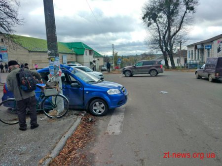 У Малині на перехресті не роз'їхались дві автівки