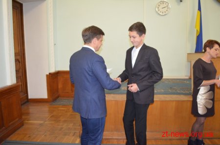Обдаровані діти Житомира отримали стипендії міського голови