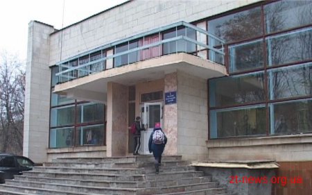 В Бердичеві розпочав сезон міський плавальний басейн