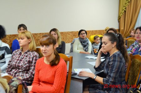 У Житомирі освітяни зустрілись з батьками, щоб поговорити про перевантаження школярів домашніми завданнями
