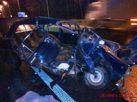На трасі Київ-Чоп ВАЗ зіткнувся з відбійником