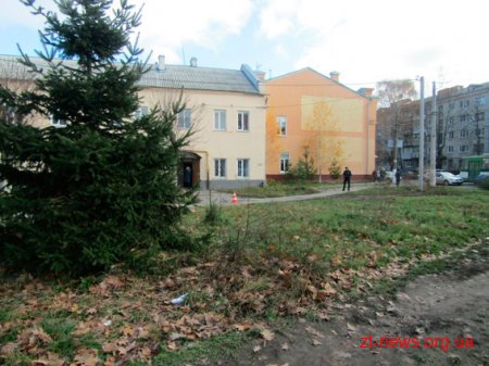 У Житомирі поліцейські у "підозрілому" пакунку виявили набір алюмінієвого посуду