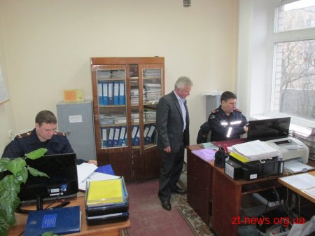 В Житомирі рятувальники збирали розілляту у навчальному закладі ртуть