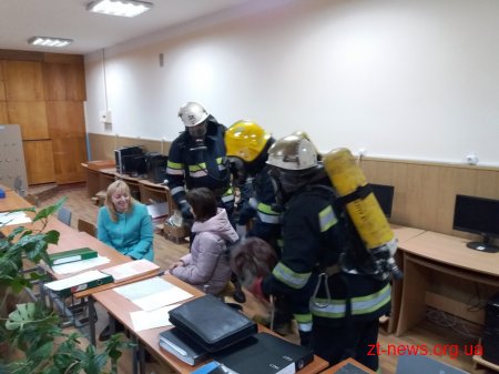 В Житомирі рятувальники збирали розілляту у навчальному закладі ртуть