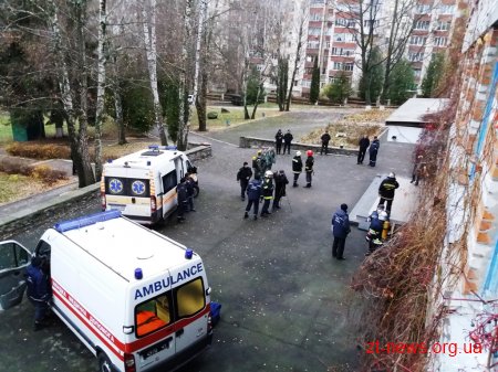 В Житомирі рятувальники збирали розілляту у навчальному закладі ртуть