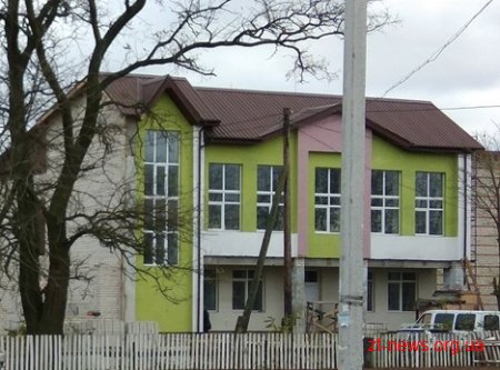 У Коростені завершують реконструкцію одного блоку школи №13 за кошти ДФРР