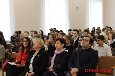В 23 гімназії провели дебати на тему: "Чи варто встановити захисні стовпчики в Житомирі з 2018 року?"