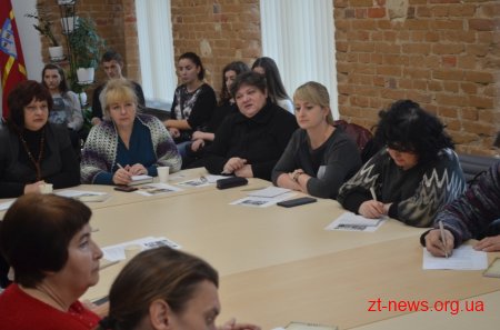 У Житомирі обговорили можливості створення умов для розвитку народних промислів