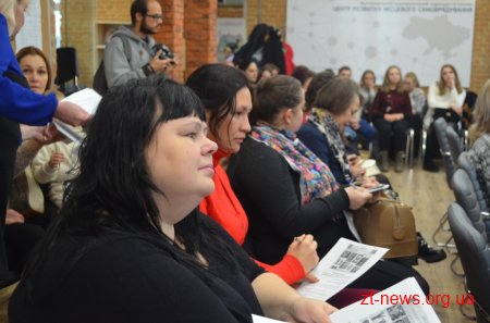 У Житомирі обговорили можливості створення умов для розвитку народних промислів