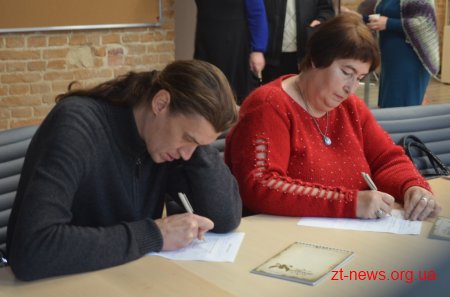 У Житомирі обговорили можливості створення умов для розвитку народних промислів