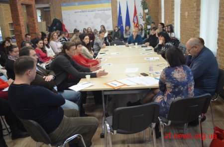 У Житомирі обговорили можливості створення умов для розвитку народних промислів