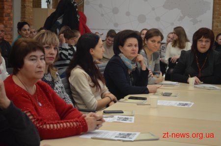 У Житомирі обговорили можливості створення умов для розвитку народних промислів