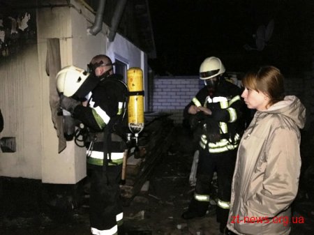 У Житомирі під час пожежі в приватному будинку вогнеборці врятували господаря