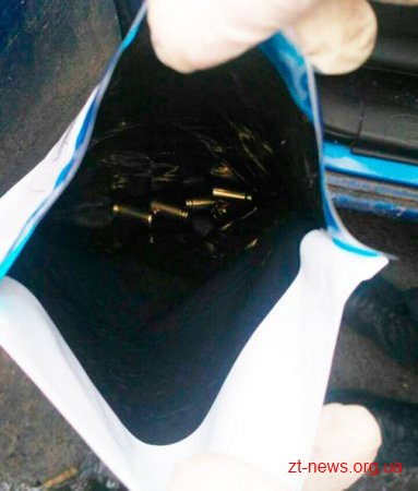 На в’їзді у Житомир затримали 3 чоловіків, які напали на приватного підприємця у Любарі