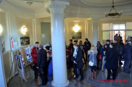 У Житомирі презентували фотовиставку «Три революції»