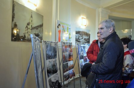 У Житомирі презентували фотовиставку «Три революції»