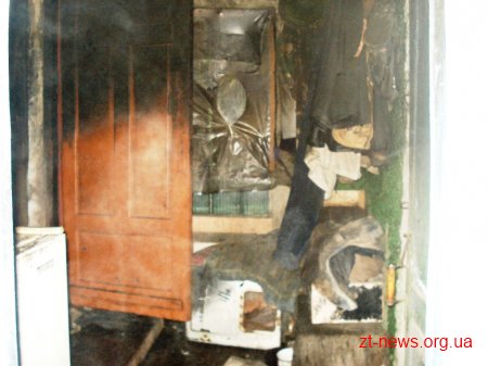 На Житомирщині батько виявив сина мертвим на палаючому ліжку