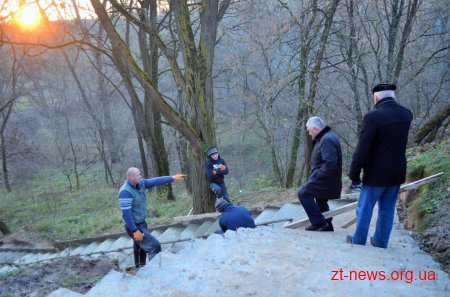 До кінця грудня планують завершити будівництво доріжки поблизу річки Кам'янки