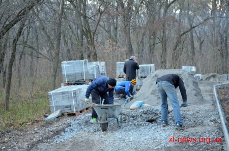 До кінця грудня планують завершити будівництво доріжки поблизу річки Кам'янки