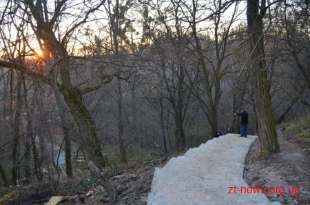 До кінця грудня планують завершити будівництво доріжки поблизу річки Кам'янки