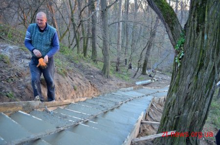 До кінця грудня планують завершити будівництво доріжки поблизу річки Кам'янки
