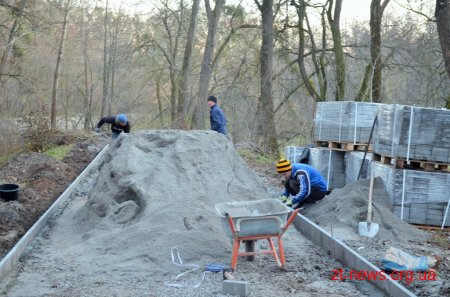 До кінця грудня планують завершити будівництво доріжки поблизу річки Кам'янки