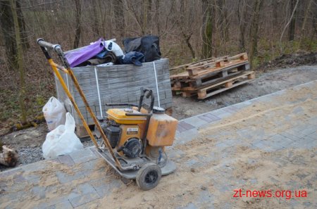 До кінця грудня планують завершити будівництво доріжки поблизу річки Кам'янки