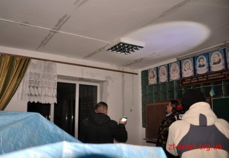 Словечанську школу залило дощем, через незавершені покрівельні роботи