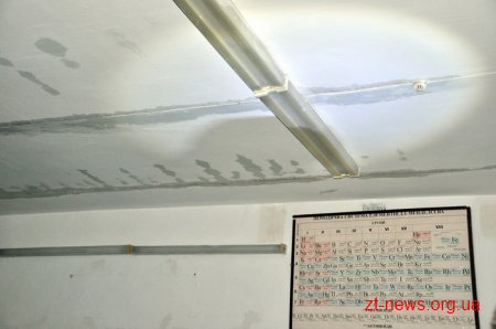 Словечанську школу залило дощем, через незавершені покрівельні роботи