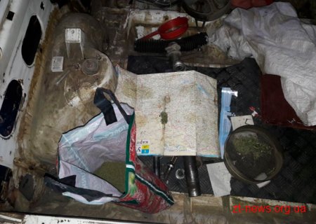 У Бердичеві правоохоронці під час обшуку знайшли розібраний викрадений автомобіль