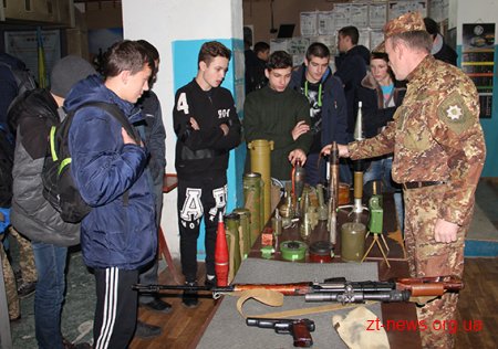 У Житомирі для молоді допризовного віку організували змагання зі стрільби