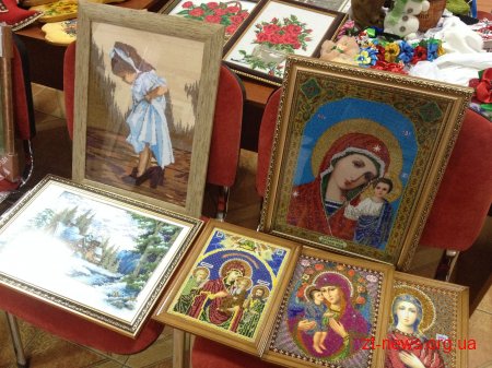 У переддень Міжнародного дня людей з інвалідністю "особливі" жителі Житомира презентували свої творчі доробки