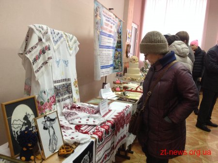 У переддень Міжнародного дня людей з інвалідністю "особливі" жителі Житомира презентували свої творчі доробки