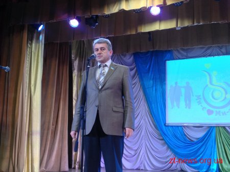 У переддень Міжнародного дня людей з інвалідністю "особливі" жителі Житомира презентували свої творчі доробки