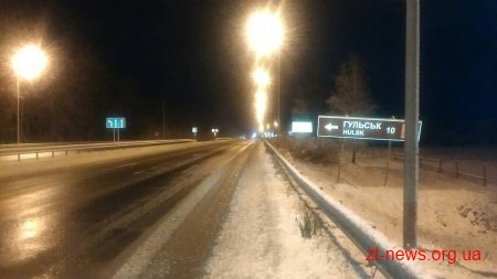 75 одиниць техніки прибирали вночі дороги Житомирської області