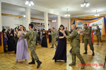 У Житомирі відбувся перший військовий бал учасників АТО