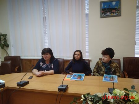 Художниця Алла Юзепольська подарувала свої роботи Центральній дитячій міській лікарні