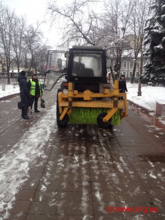 Під час прибирання вулиць міста від снігу використали 70 тонн протиожеледної суміші та 10 тонн солі