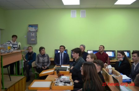 У житомирському ліцеї №25 показали, як працює обладнання для класів фізики