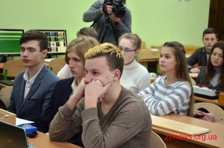 У житомирському ліцеї №25 показали, як працює обладнання для класів фізики