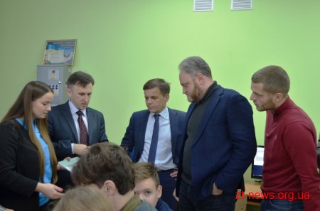 У житомирському ліцеї №25 показали, як працює обладнання для класів фізики