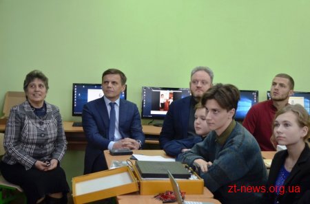У житомирському ліцеї №25 показали, як працює обладнання для класів фізики
