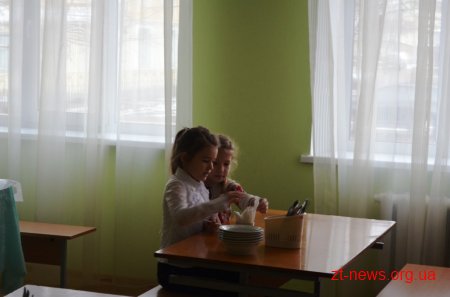 Сергій Сухомлин відвідав відремонтовані приміщення їдальні та спортивного залу ліцею №25