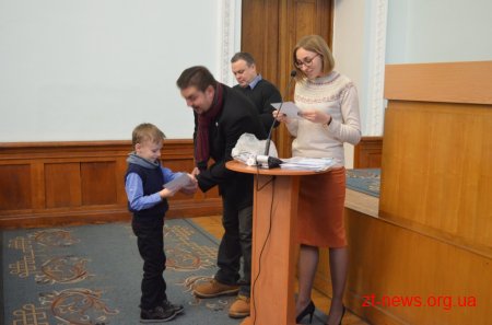 У Житомирі 200 дітей отримали сертифікати про завершення «Школи плавання»